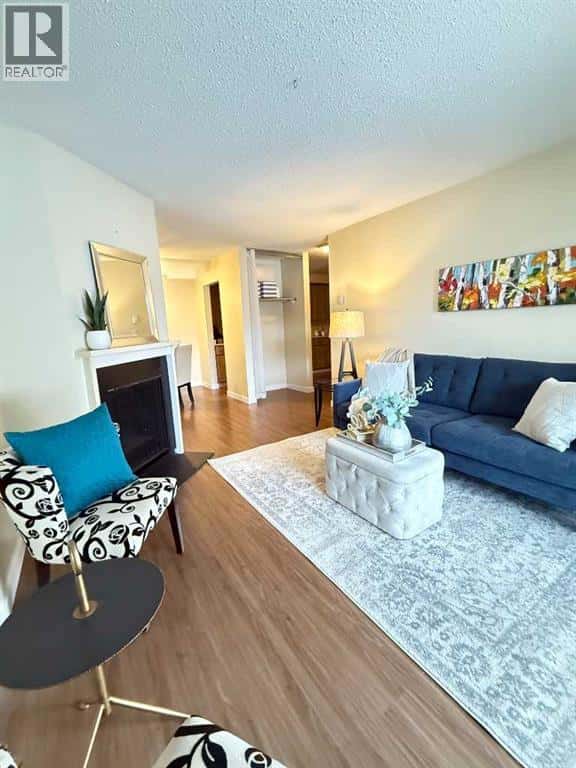 5107, 315 Southampton Drive SW — Calgary, Alberta - Photo 4 of 28