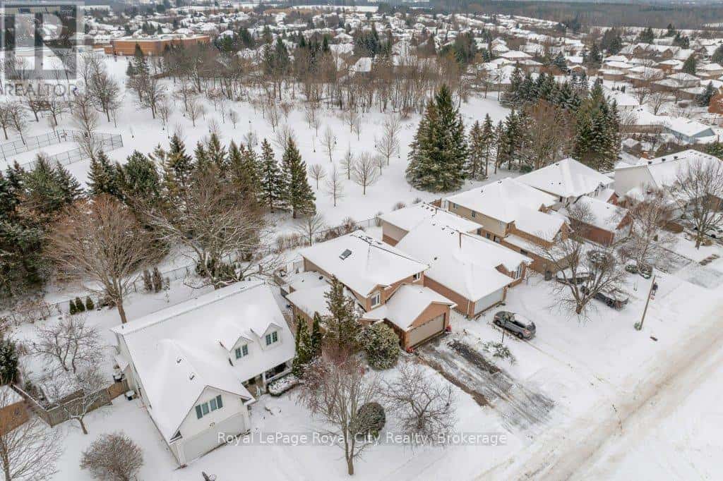 20 TANAGER DRIVE — Guelph (Kortright Hills), Ontario - Photo 2 of 50