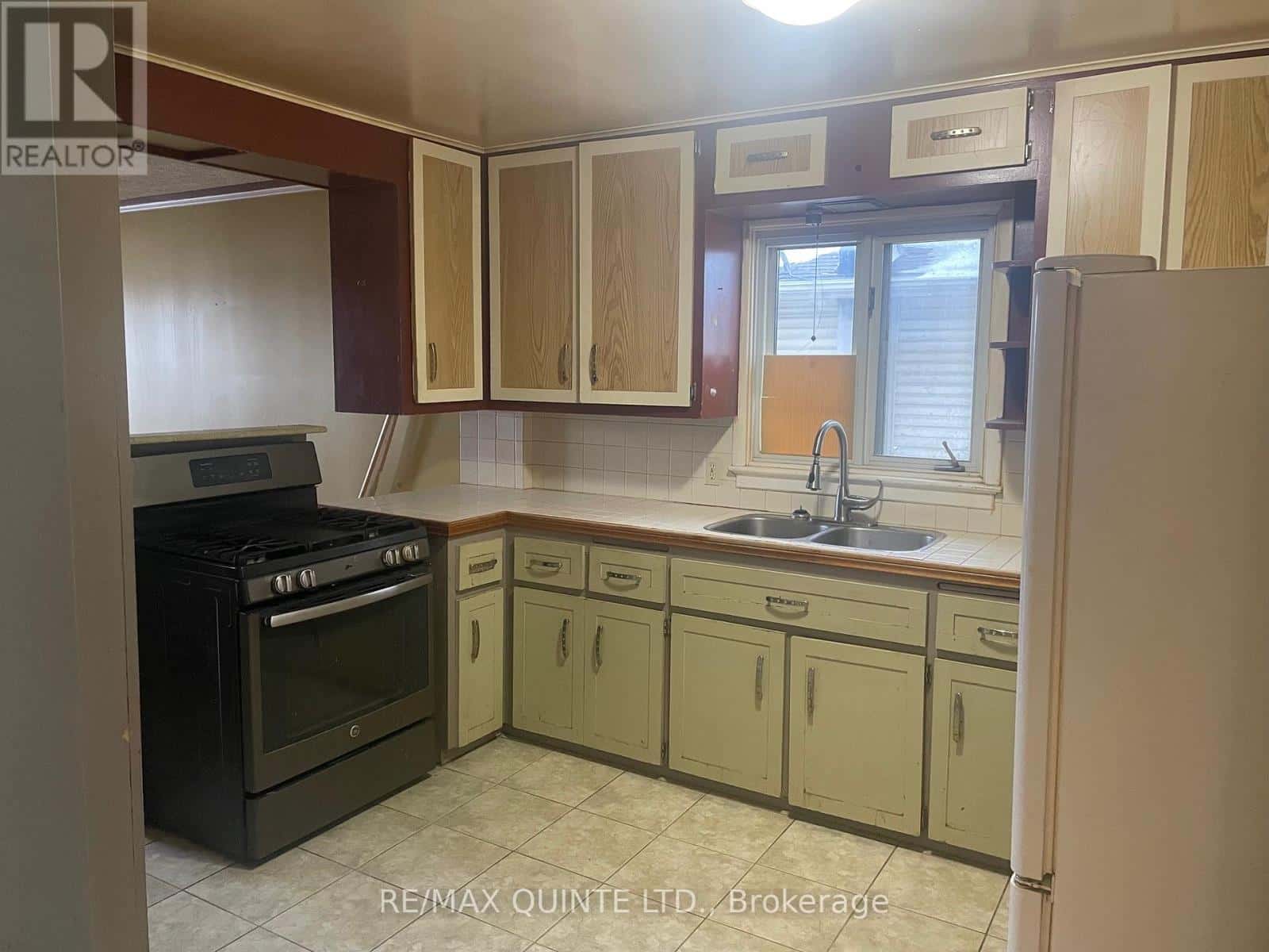 55 CONNAUGHT AVENUE — London East (East G), Ontario - Photo 4 of 13