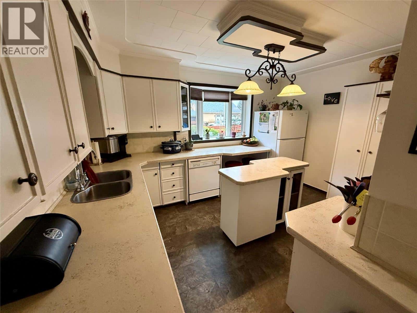 1094 Wanjoff Road — Robson, British Columbia - Photo 4 of 37