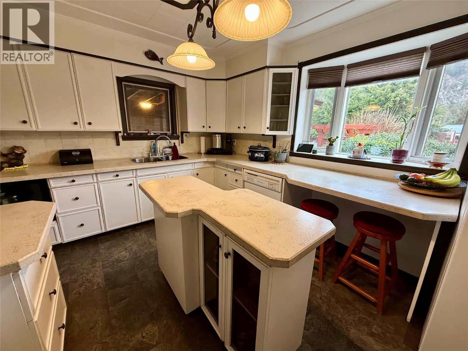 1094 Wanjoff Road — Robson, British Columbia - Photo 5 of 37