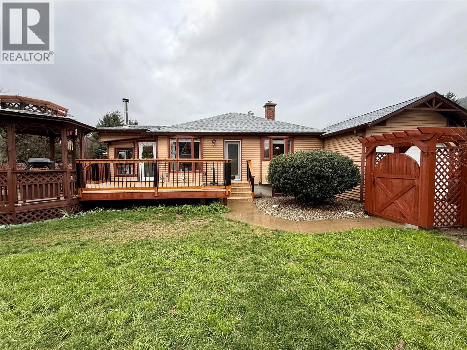 1094 Wanjoff Road — Robson, British Columbia - Main photo