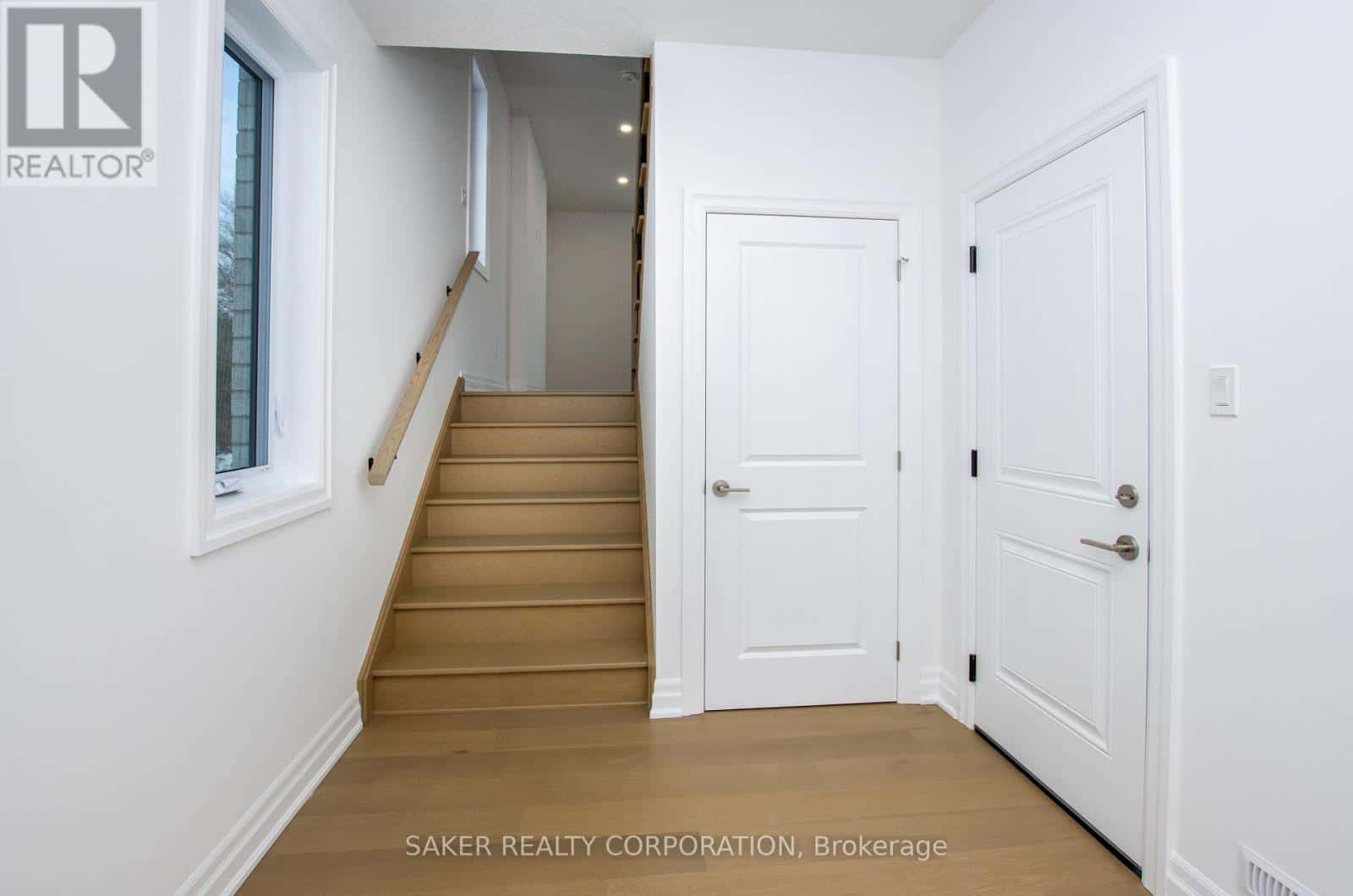 536 REGENT STREET — Strathroy-Caradoc (Mount Brydges), Ontario - Photo 4 of 50