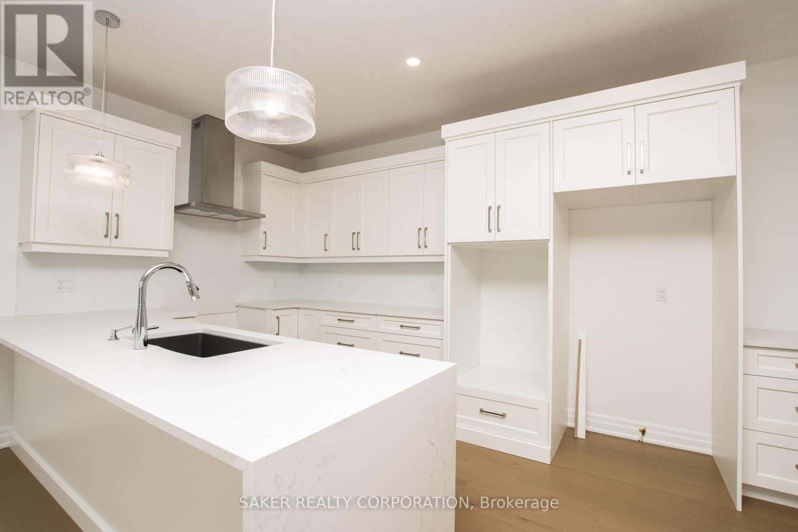 534 REGENT STREET — Strathroy-Caradoc (Mount Brydges), Ontario - Photo 3 of 9