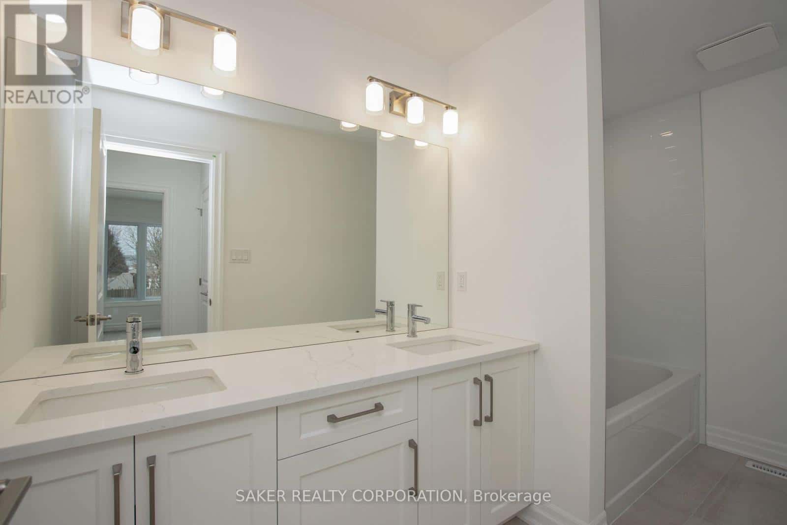 534 REGENT STREET — Strathroy-Caradoc (Mount Brydges), Ontario - Photo 4 of 9