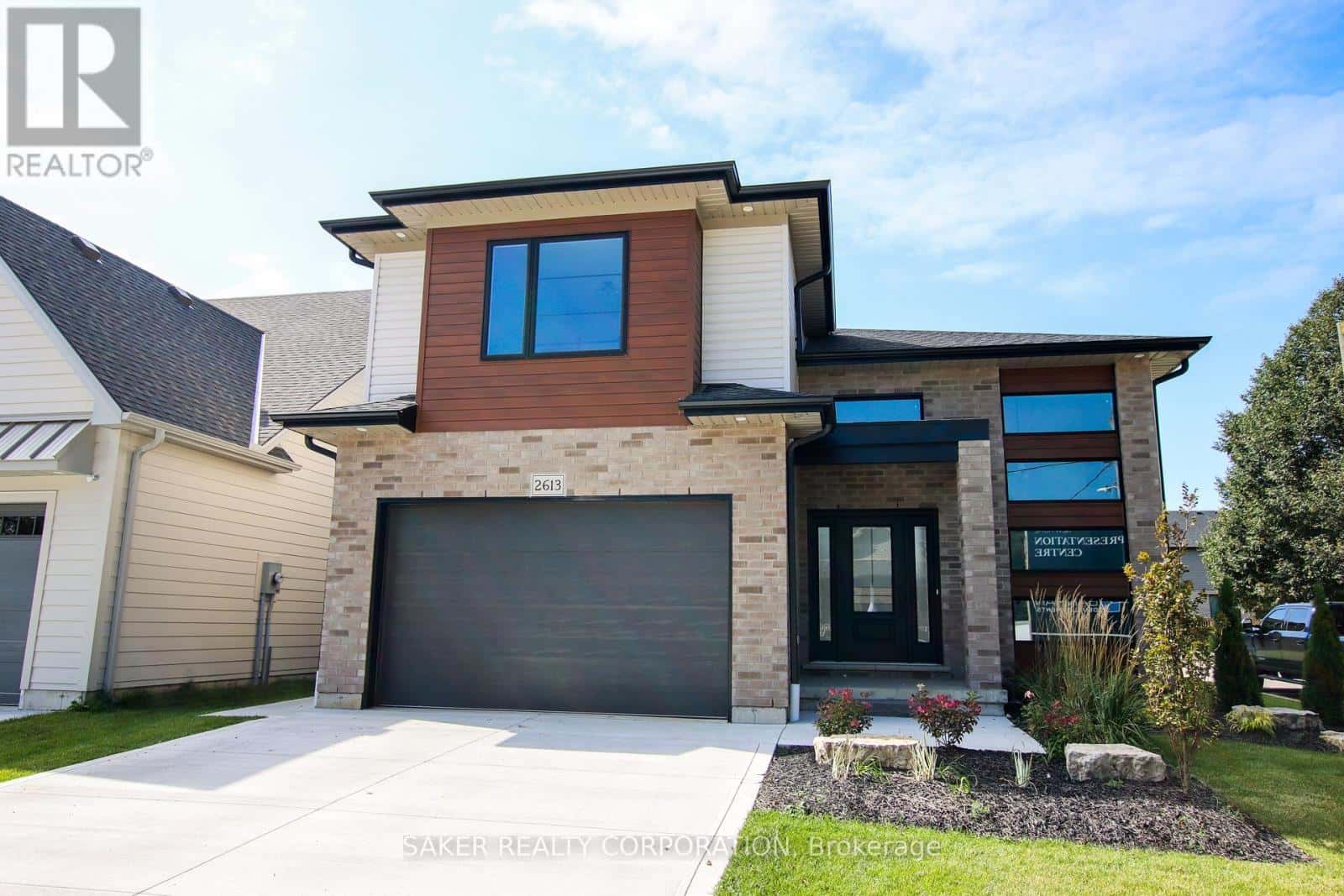 530 REGENT STREET — Strathroy-Caradoc (Mount Brydges), Ontario - Photo 2 of 49