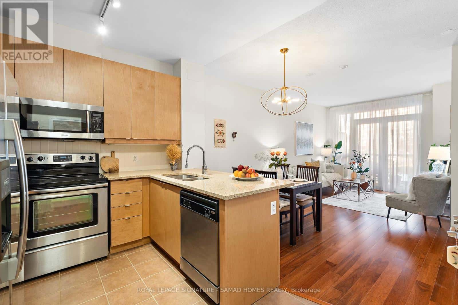 215 - 1135 ROYAL YORK ROAD — Toronto (Edenbridge-Humber Valley), Ontario - Photo 5 of 16