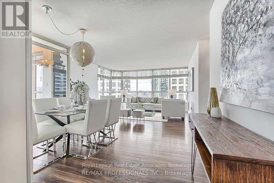 511 - 55 ELM DRIVE W — Mississauga (City Centre), Ontario - Photo 3 of 37