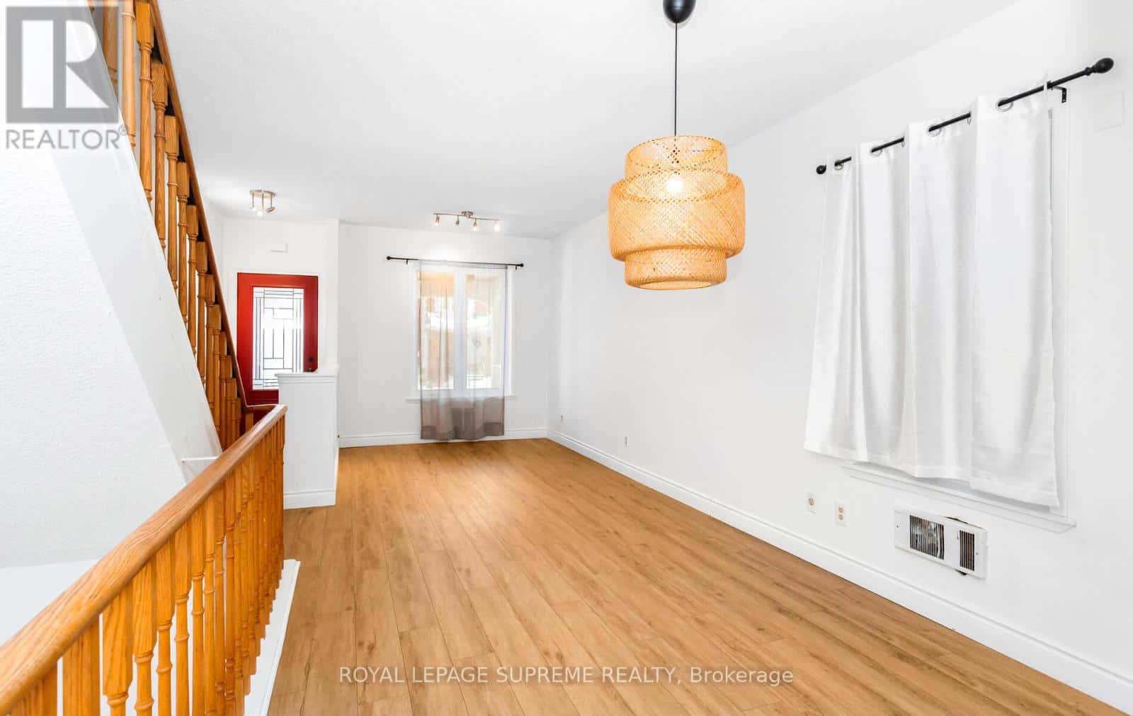 13 ROYAL STREET — Toronto (Rockcliffe-Smythe), Ontario - Photo 4 of 42