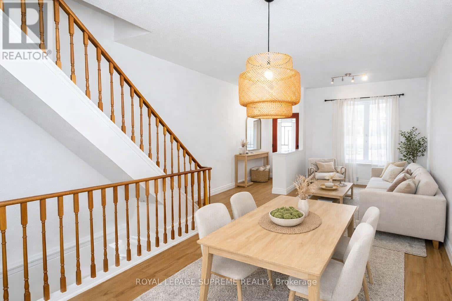 13 ROYAL STREET — Toronto (Rockcliffe-Smythe), Ontario - Photo 5 of 42