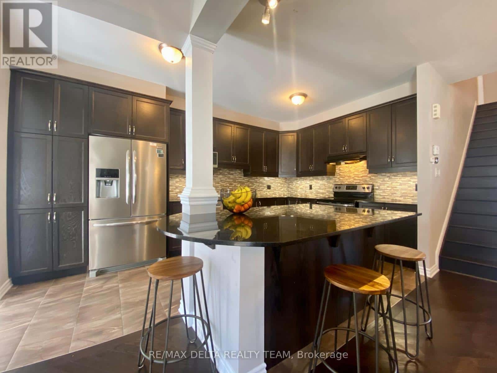 66 ESCALLONIA COURT — Ottawa, Ontario - Photo 4 of 12