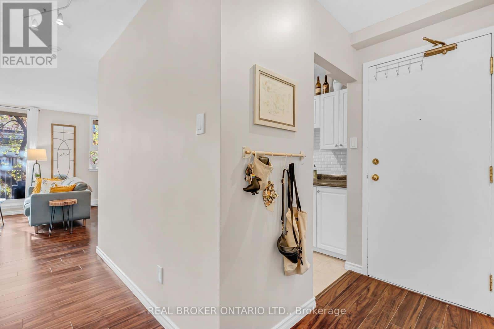 209 - 110 FORWARD AVENUE — Ottawa, Ontario - Photo 5 of 46