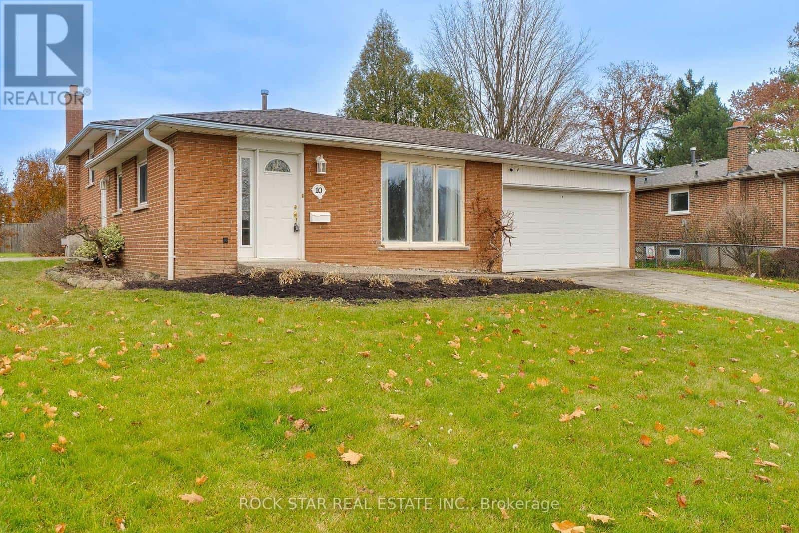 10 ASHDALE COURT — Hamilton (Waterdown), Ontario - Photo 4 of 49