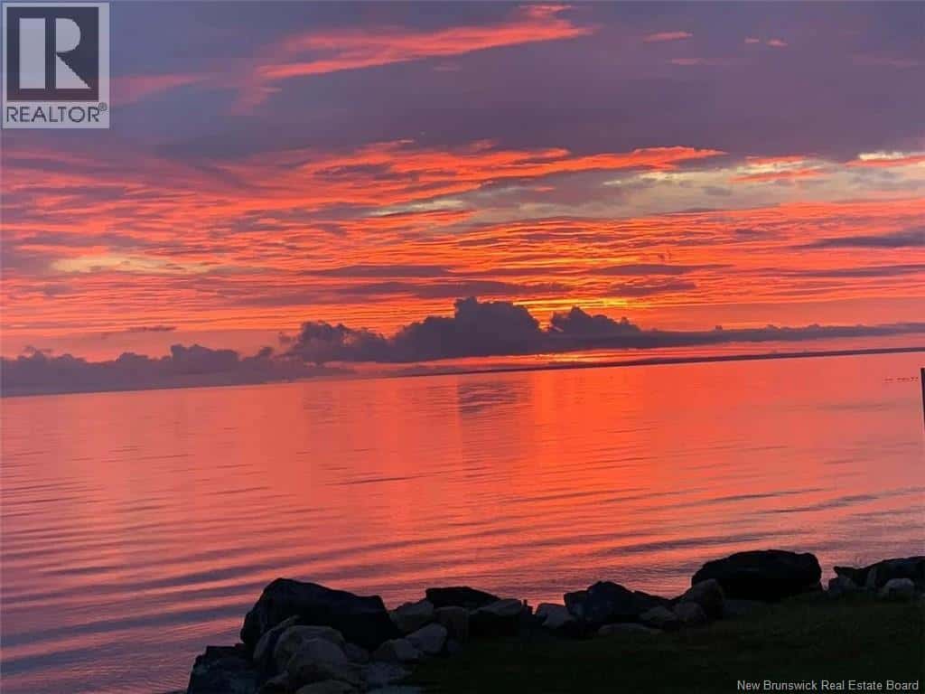 251 Bayshore — Bathurst, New Brunswick - Photo 3 of 50