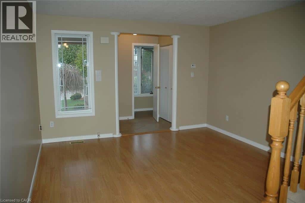 157 SHADOW WOOD Court — Waterloo, Ontario - Photo 2 of 17