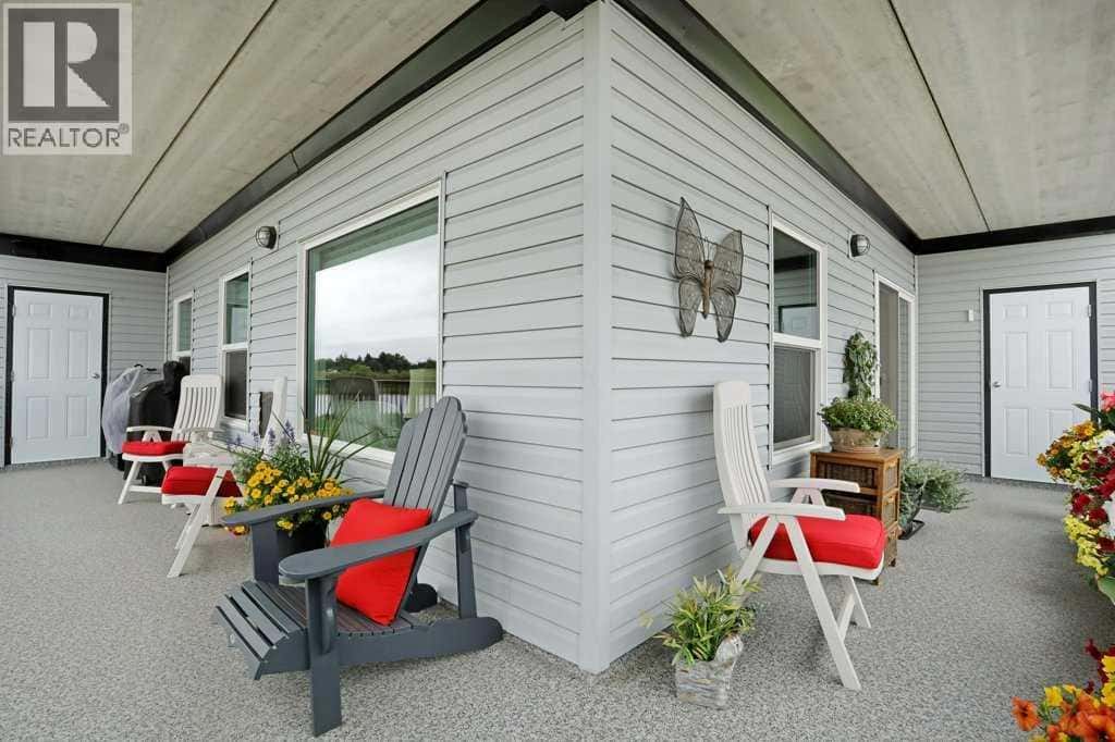 499 Meadowlake Court East