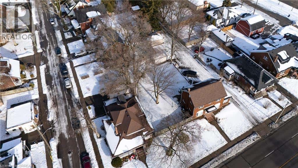 688 COLBORNE Street — Brantford, Ontario - Photo 5 of 25