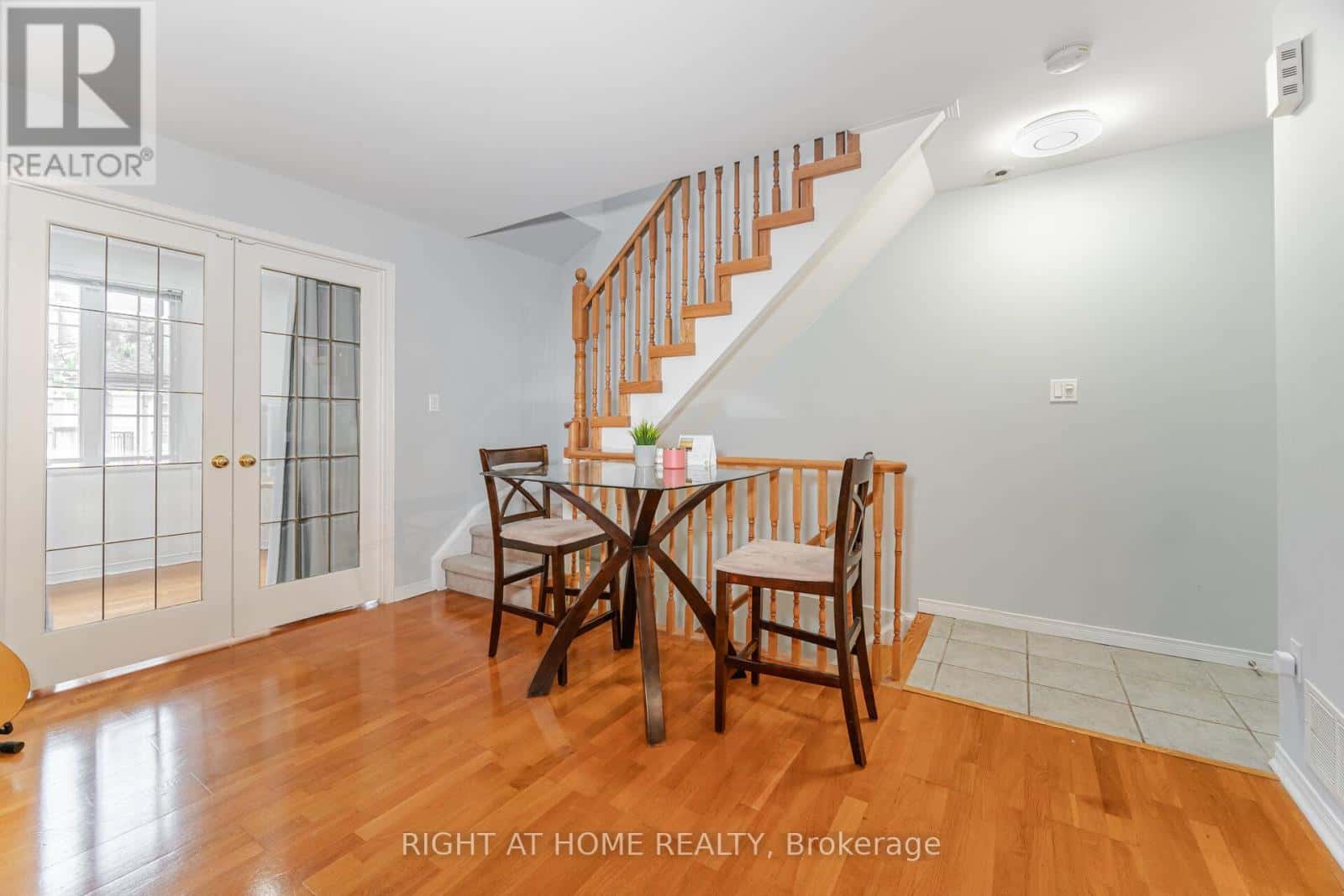 B18 - 108 FINCH AVENUE W — Toronto (Newtonbrook West), Ontario - Photo 4 of 34