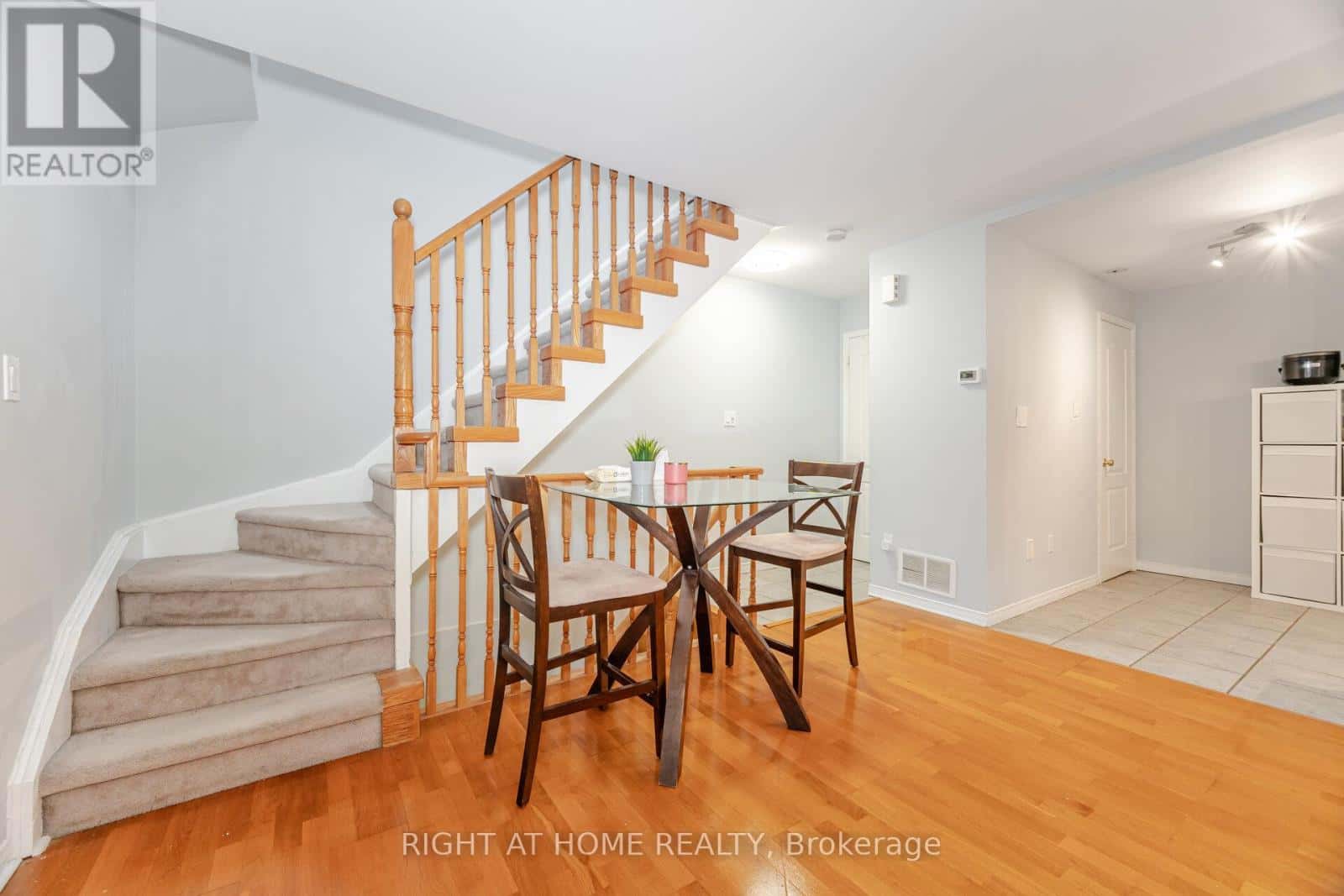 B18 - 108 FINCH AVENUE W — Toronto (Newtonbrook West), Ontario - Photo 5 of 34