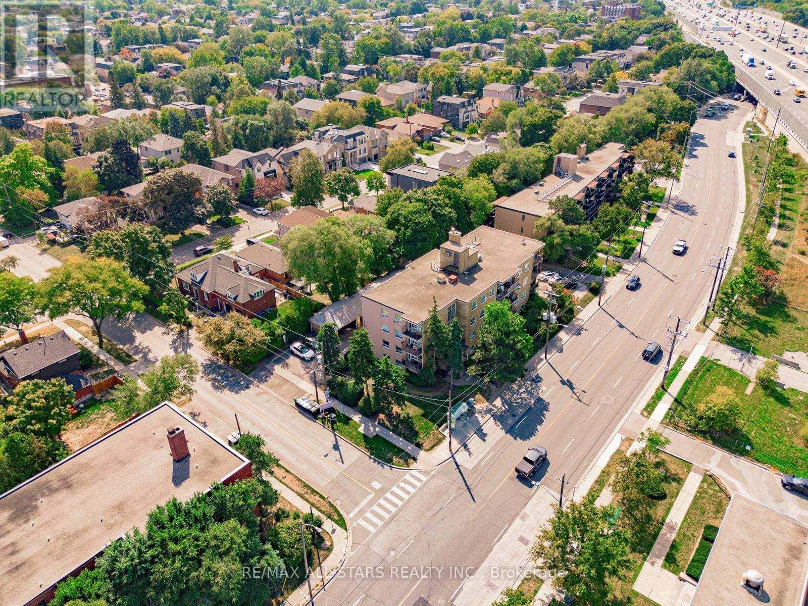 201 - 219 WILSON AVENUE — Toronto (Bedford Park-Nortown), Ontario - Photo 3 of 38