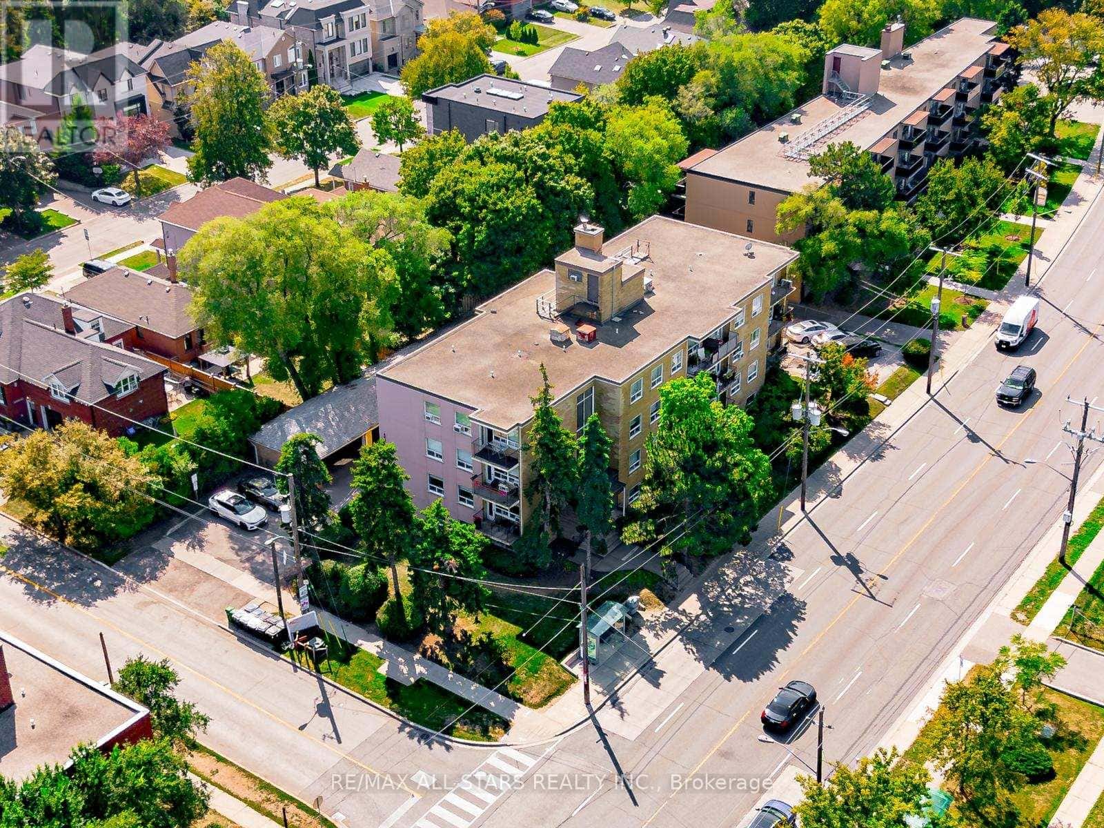 201 - 219 WILSON AVENUE — Toronto (Bedford Park-Nortown), Ontario - Photo 4 of 38