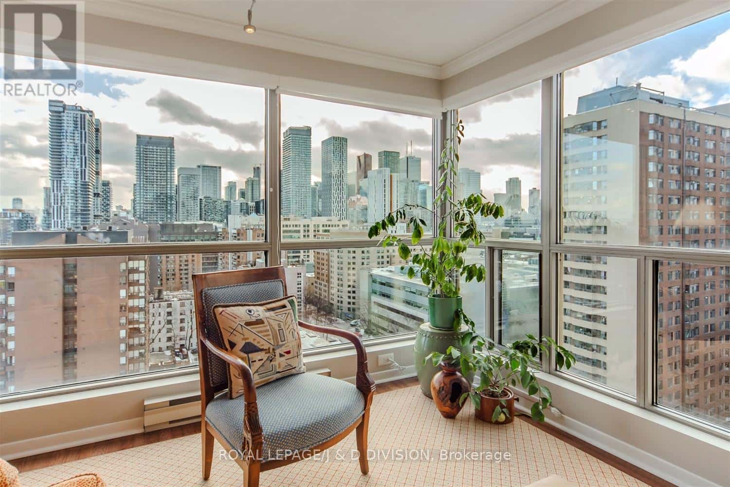 1607 - 298 JARVIS STREET — Toronto (Church-Yonge Corridor), Ontario - Photo 4 of 36