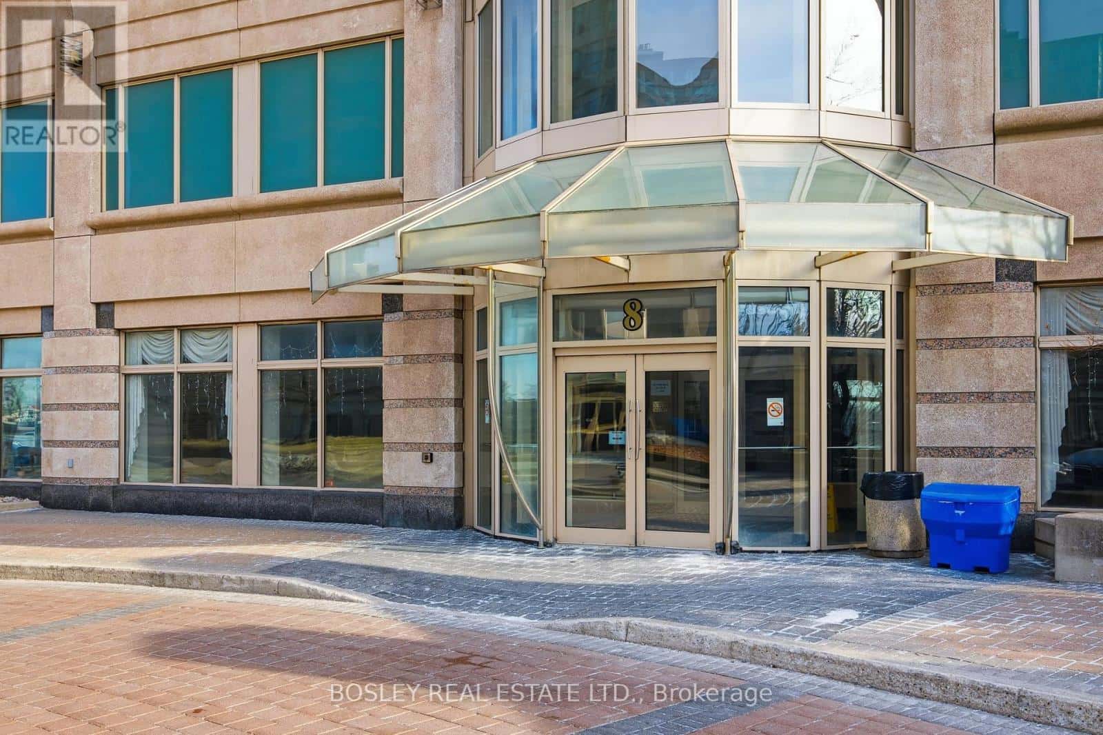 1711 - 8 LEE CENTRE DRIVE — Toronto (Woburn), Ontario - Photo 2 of 32