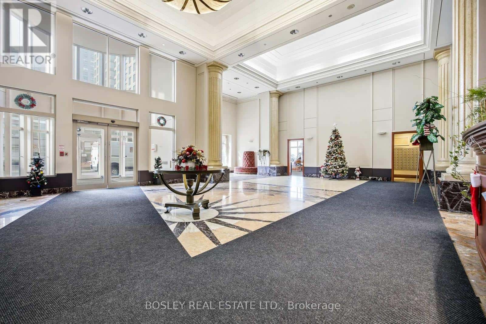 1711 - 8 LEE CENTRE DRIVE — Toronto (Woburn), Ontario - Photo 3 of 32