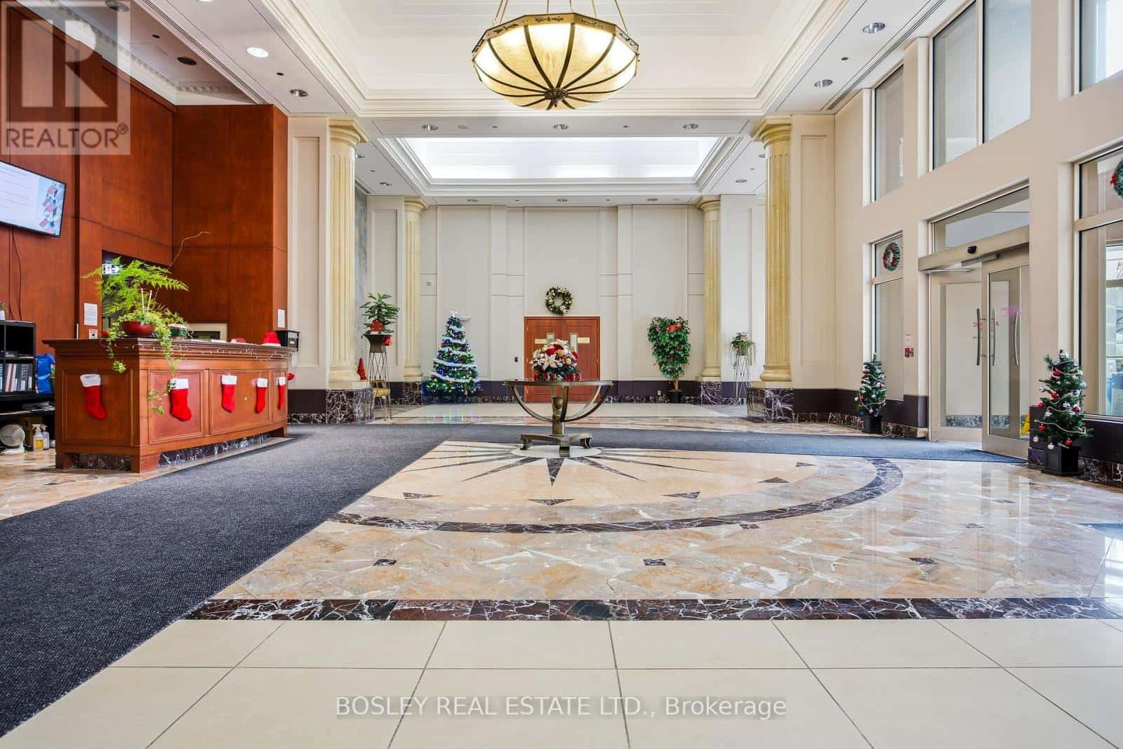 1711 - 8 LEE CENTRE DRIVE — Toronto (Woburn), Ontario - Photo 4 of 32