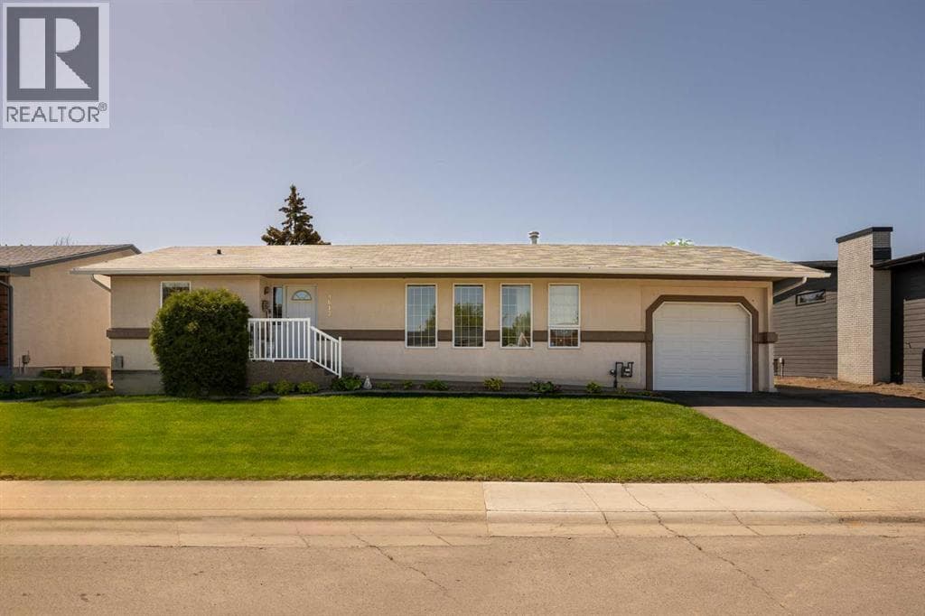 4612 50 Avenue — Taber, Alberta - Main photo