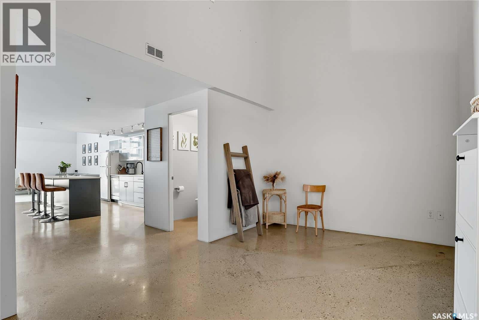 328 120 23rd STREET E — Saskatoon, Saskatchewan - Photo 4 of 30