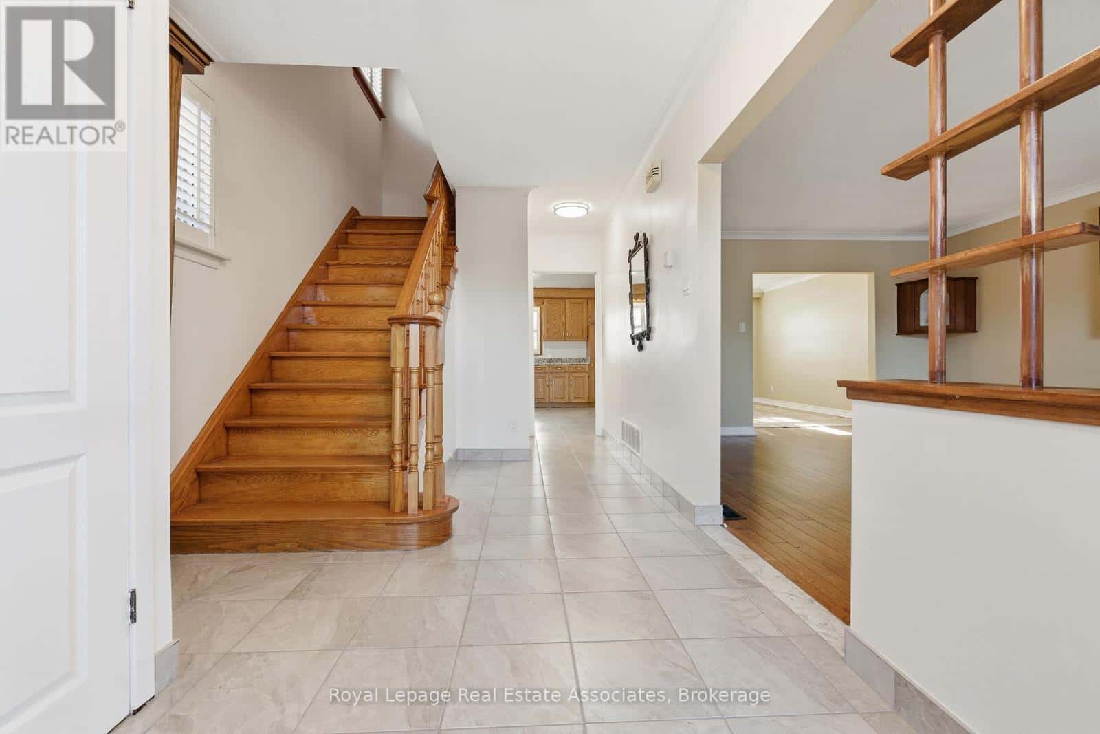 117 HARDING AVENUE — Toronto (Brookhaven-Amesbury), Ontario - Photo 5 of 37