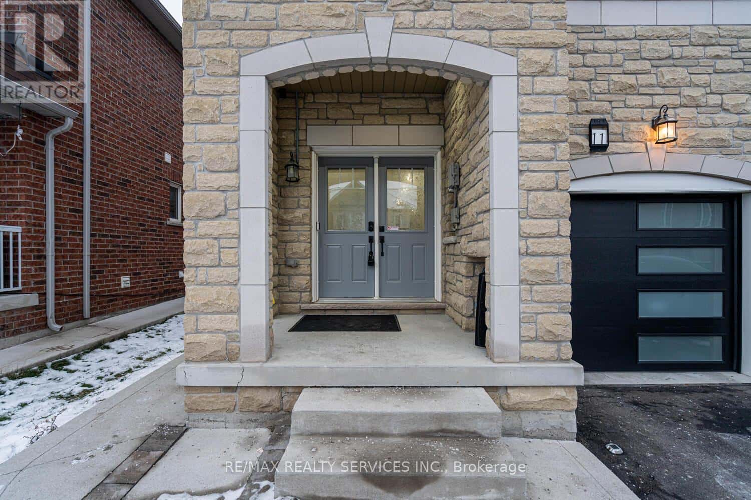 11 HOOVER ROAD — Brampton (Northwest Brampton), Ontario - Photo 3 of 50