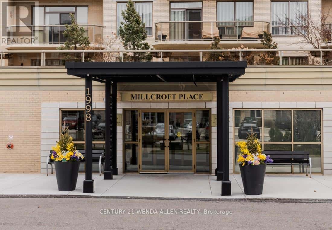 909 - 1998 IRONSTONE DRIVE — Burlington (Uptown), Ontario - Photo 4 of 49