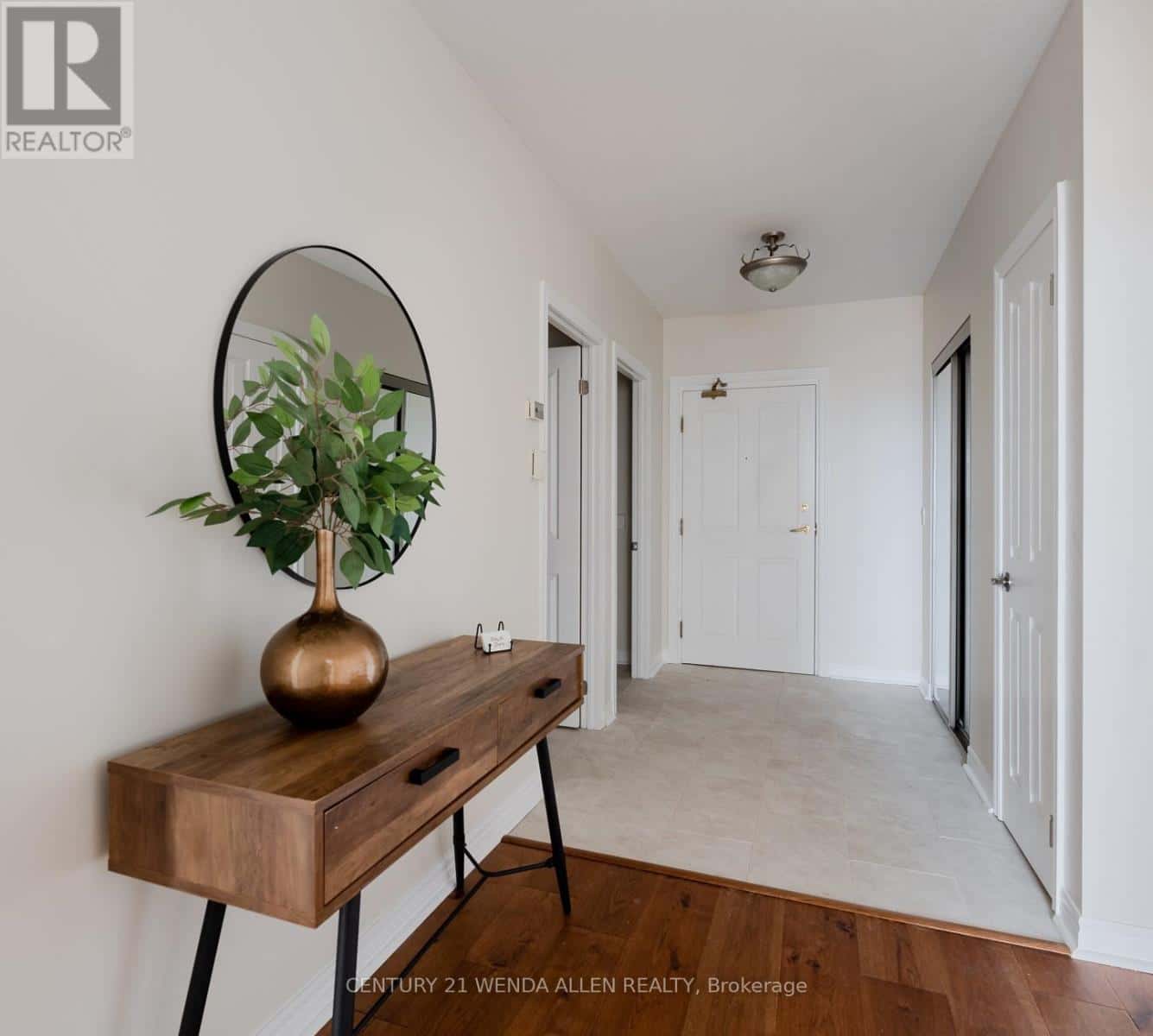 909 - 1998 IRONSTONE DRIVE — Burlington (Uptown), Ontario - Photo 5 of 49