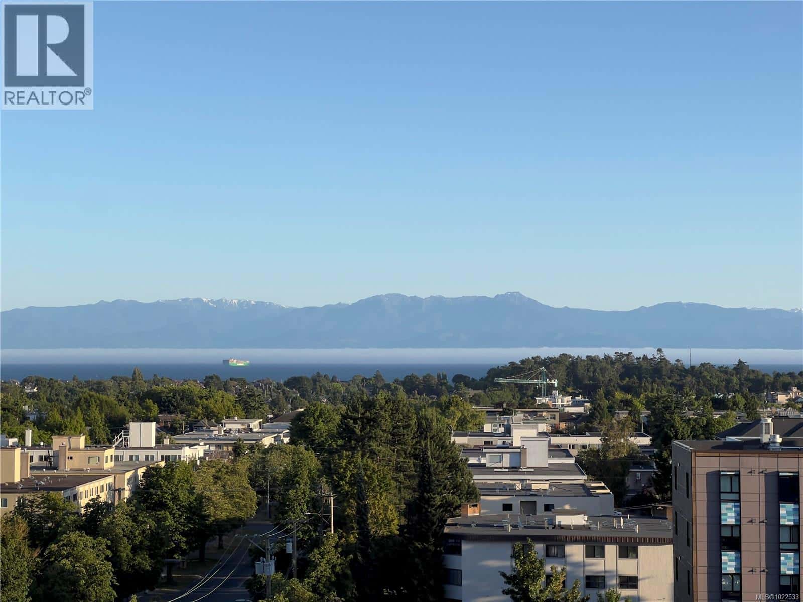 908 1097 View St — Victoria, British Columbia - Photo 2 of 28