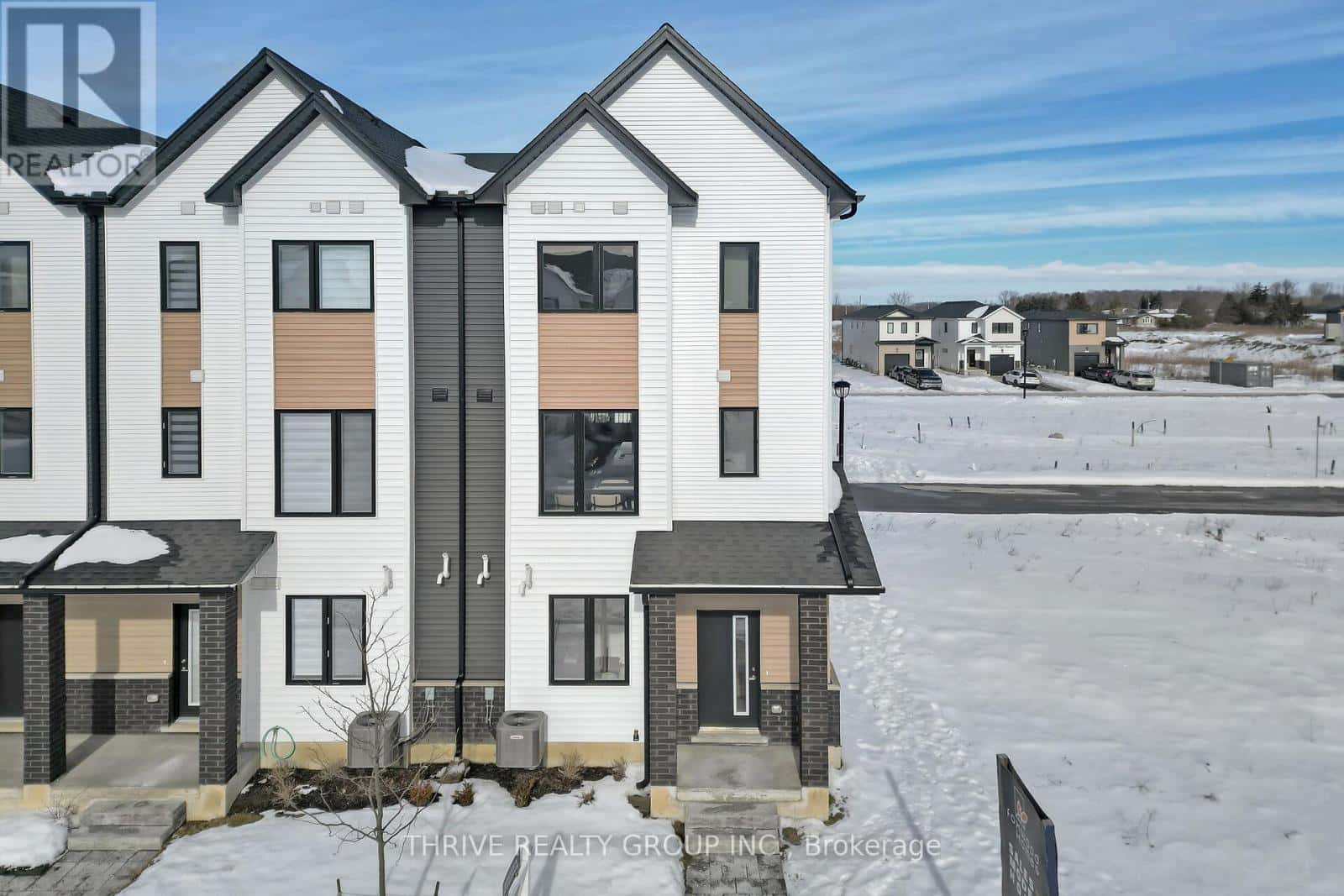 66 - 1595 CAPRI CRESCENT — London North (North S), Ontario - Photo 3 of 50