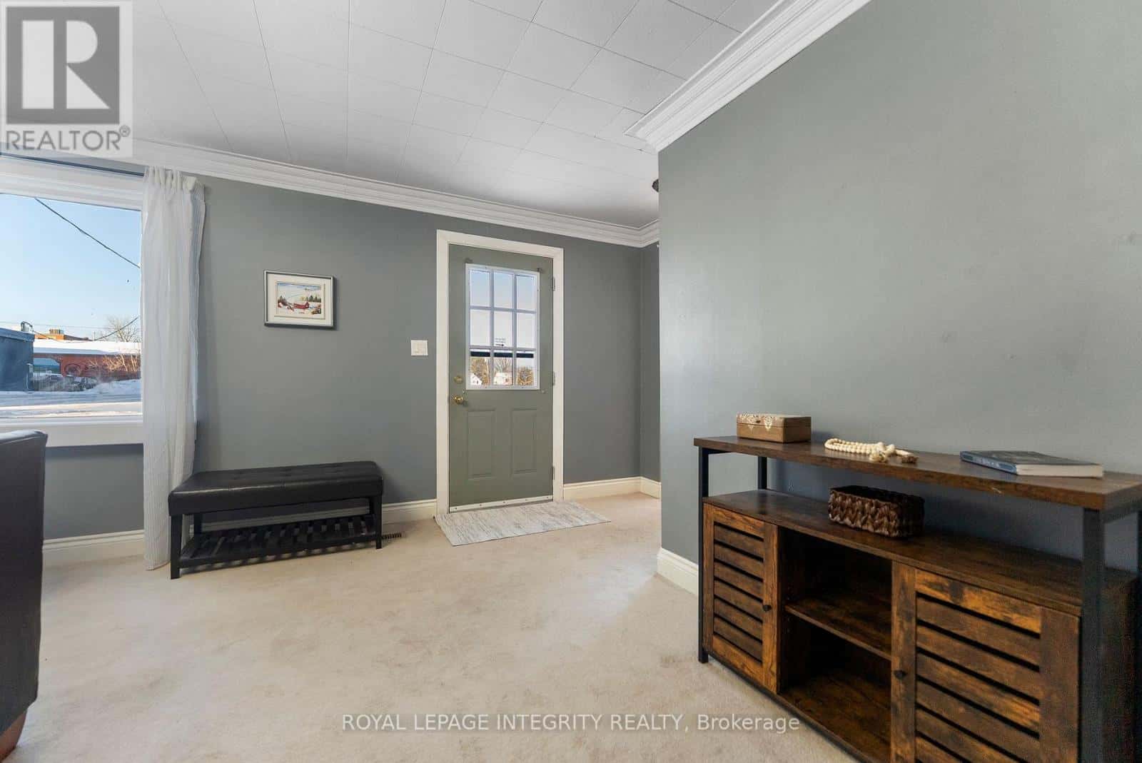 191 BELL STREET — Arnprior, Ontario - Photo 3 of 37