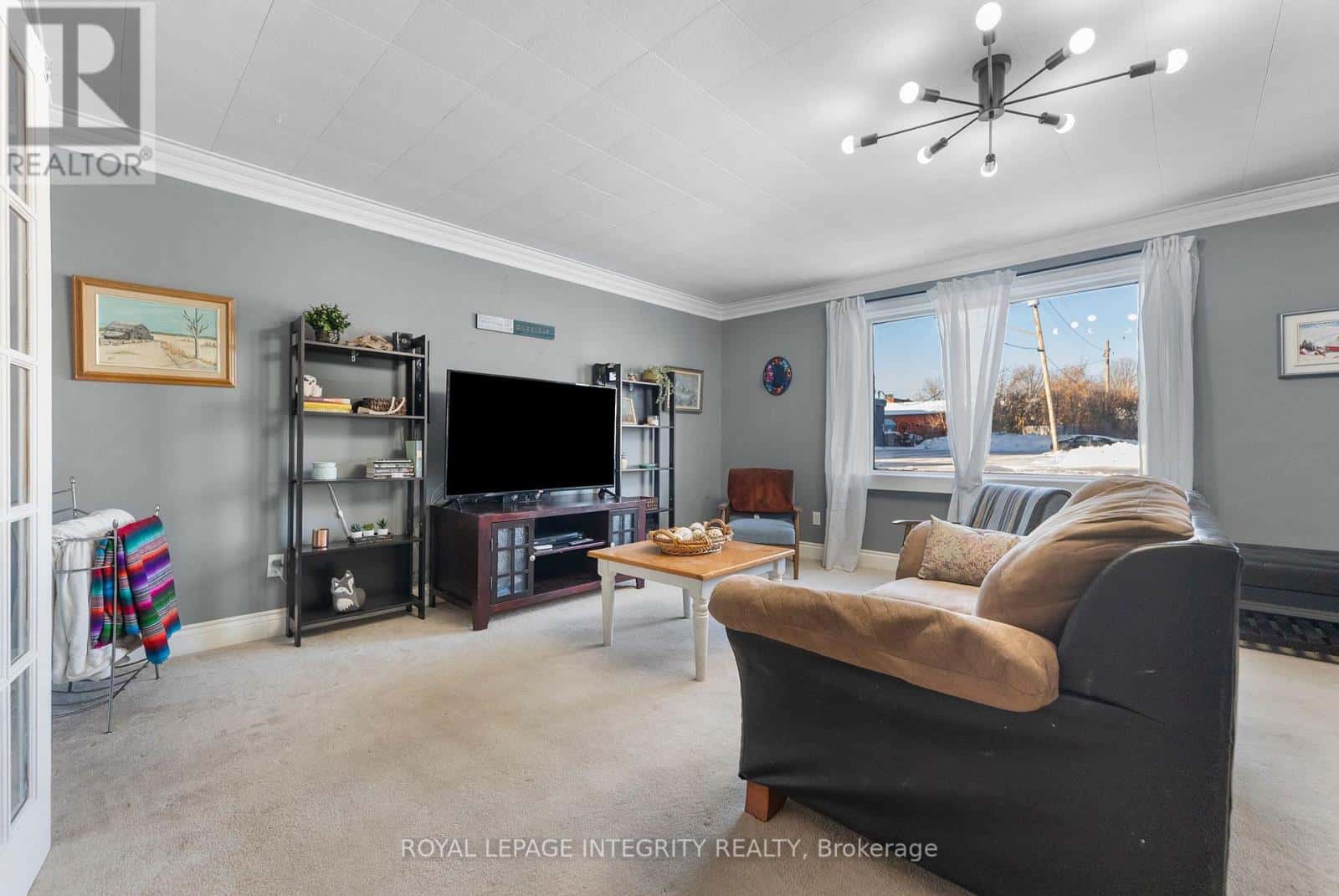 191 BELL STREET — Arnprior, Ontario - Photo 5 of 37