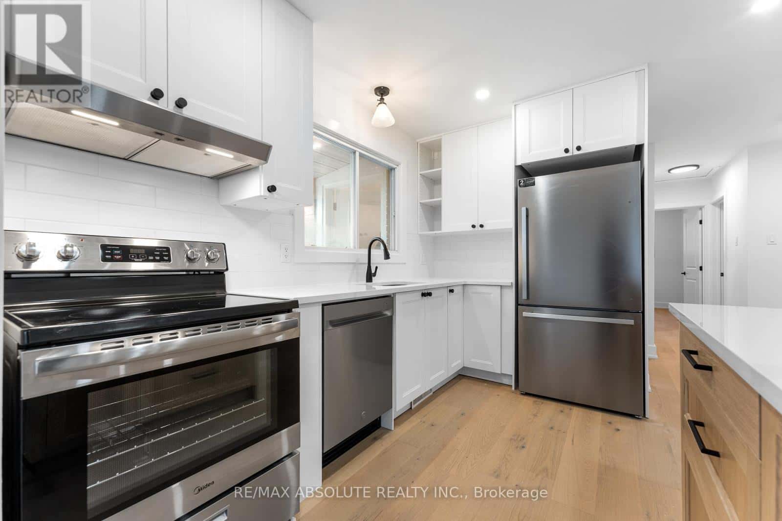 14 MULVAGH AVENUE — Ottawa, Ontario - Photo 4 of 36