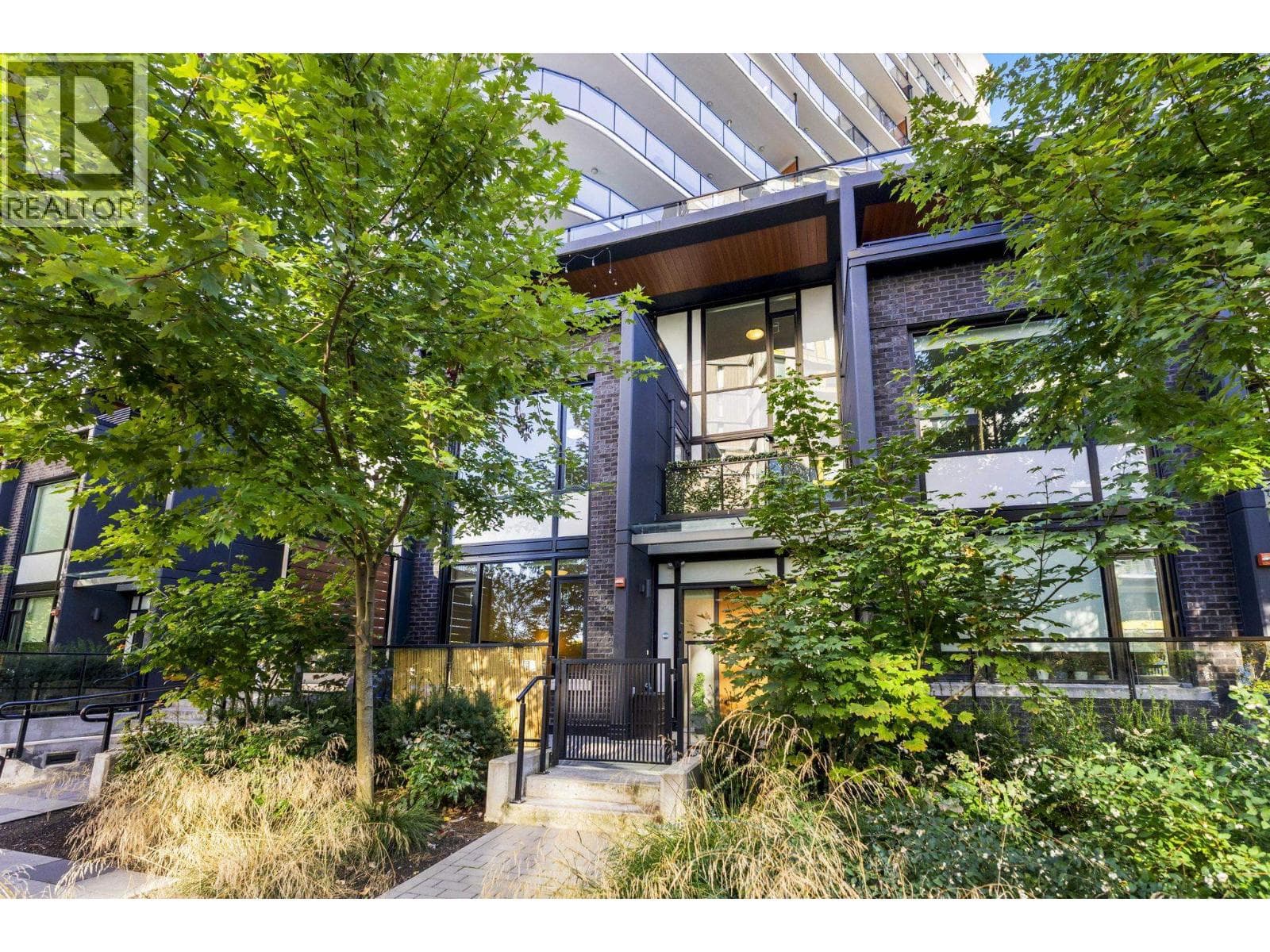 111 8761 UNIVERSITY CRESCENT — Burnaby, British Columbia - Main photo