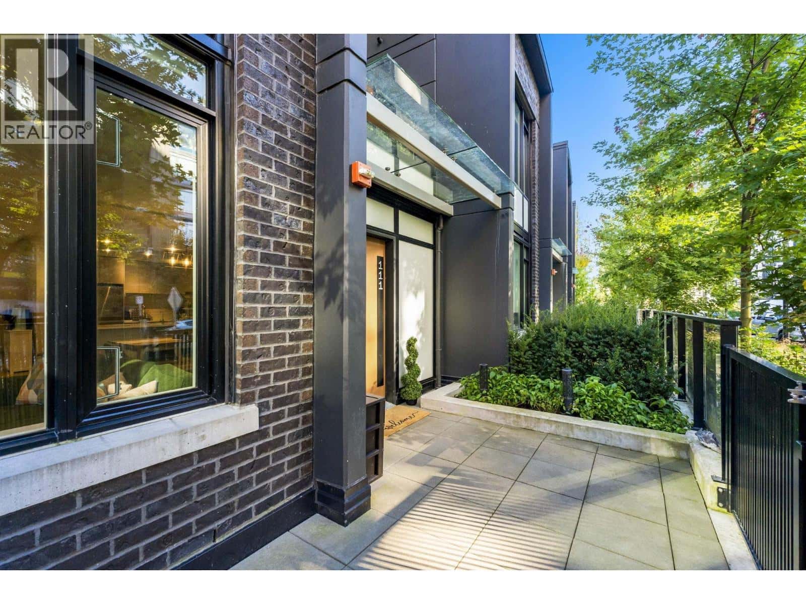 111 8761 UNIVERSITY CRESCENT — Burnaby, British Columbia - Photo 5 of 40