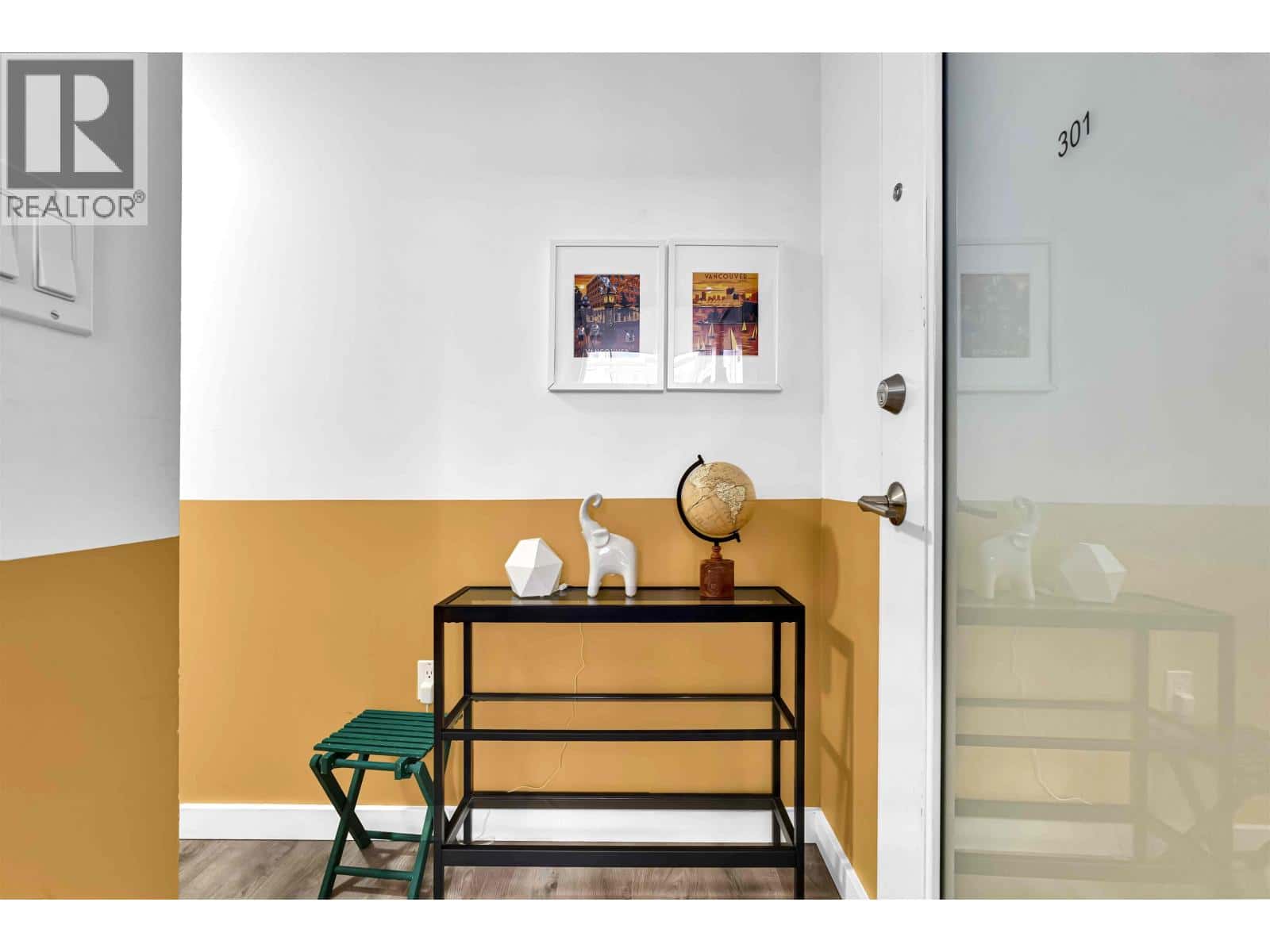 301 370 CARRALL STREET — Vancouver, British Columbia - Photo 2 of 30