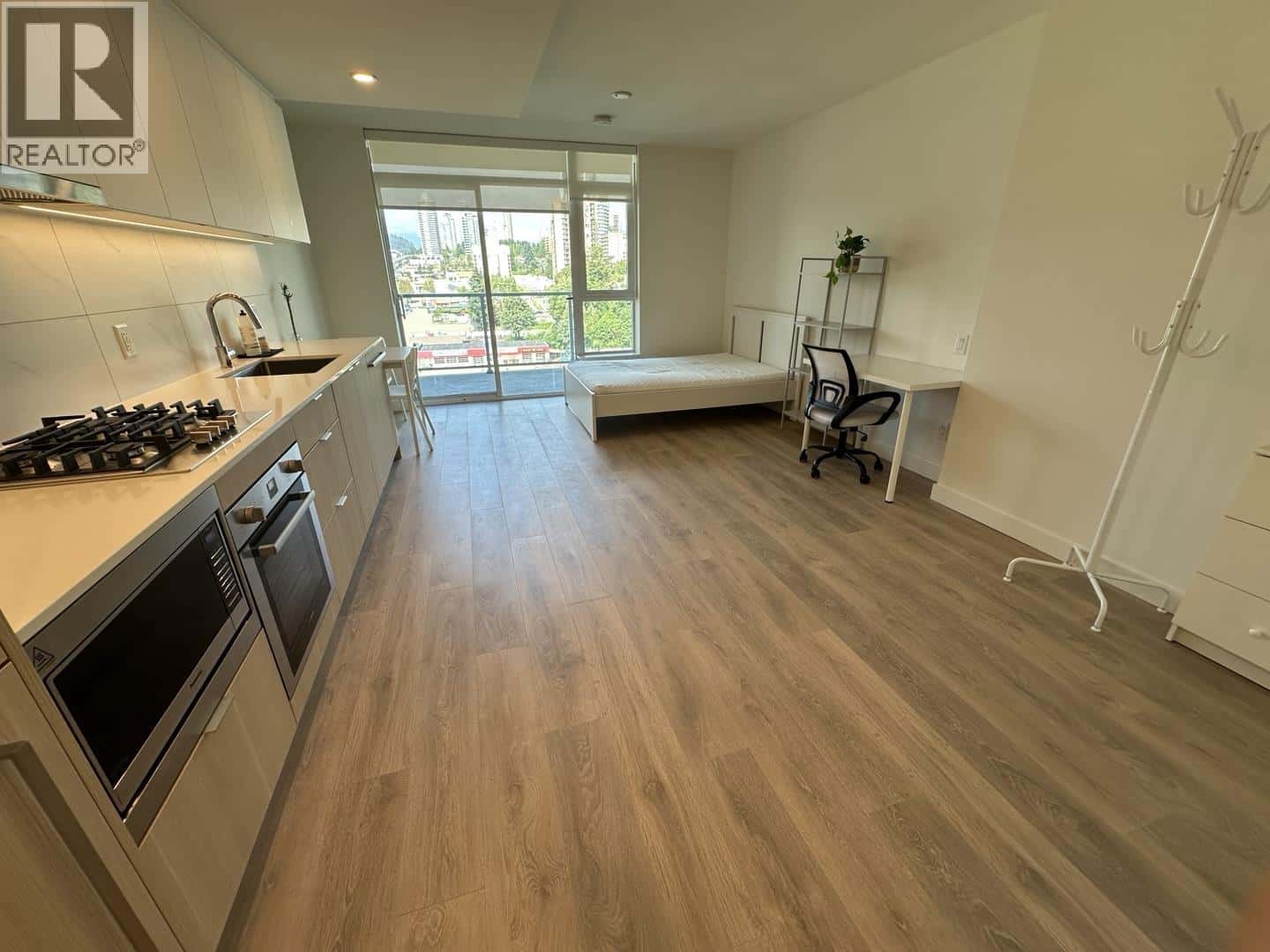 910 318 ALDERSON AVENUE — Coquitlam, British Columbia - Photo 3 of 13