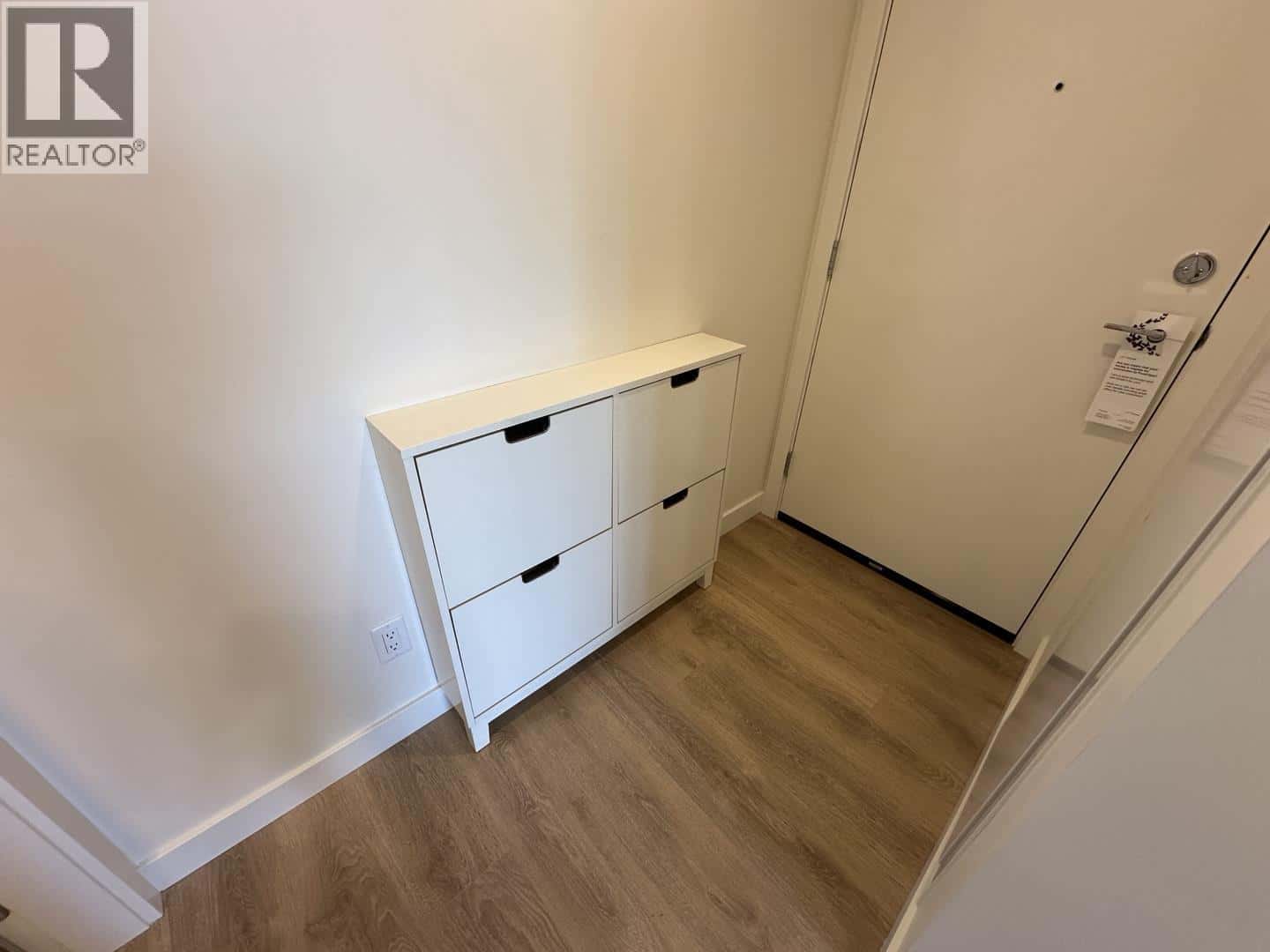 910 318 ALDERSON AVENUE — Coquitlam, British Columbia - Photo 4 of 13