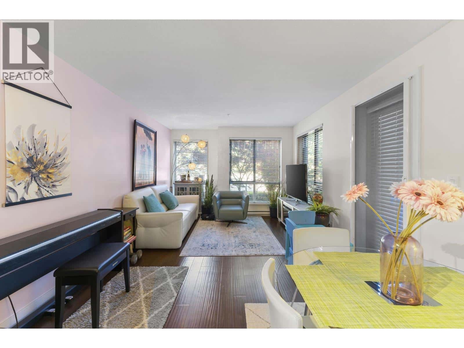 211 500 ROYAL AVENUE — New Westminster, British Columbia - Photo 3 of 28