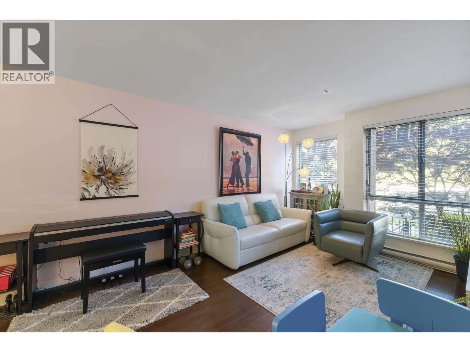 211 500 ROYAL AVENUE — New Westminster, British Columbia - Photo 4 of 28