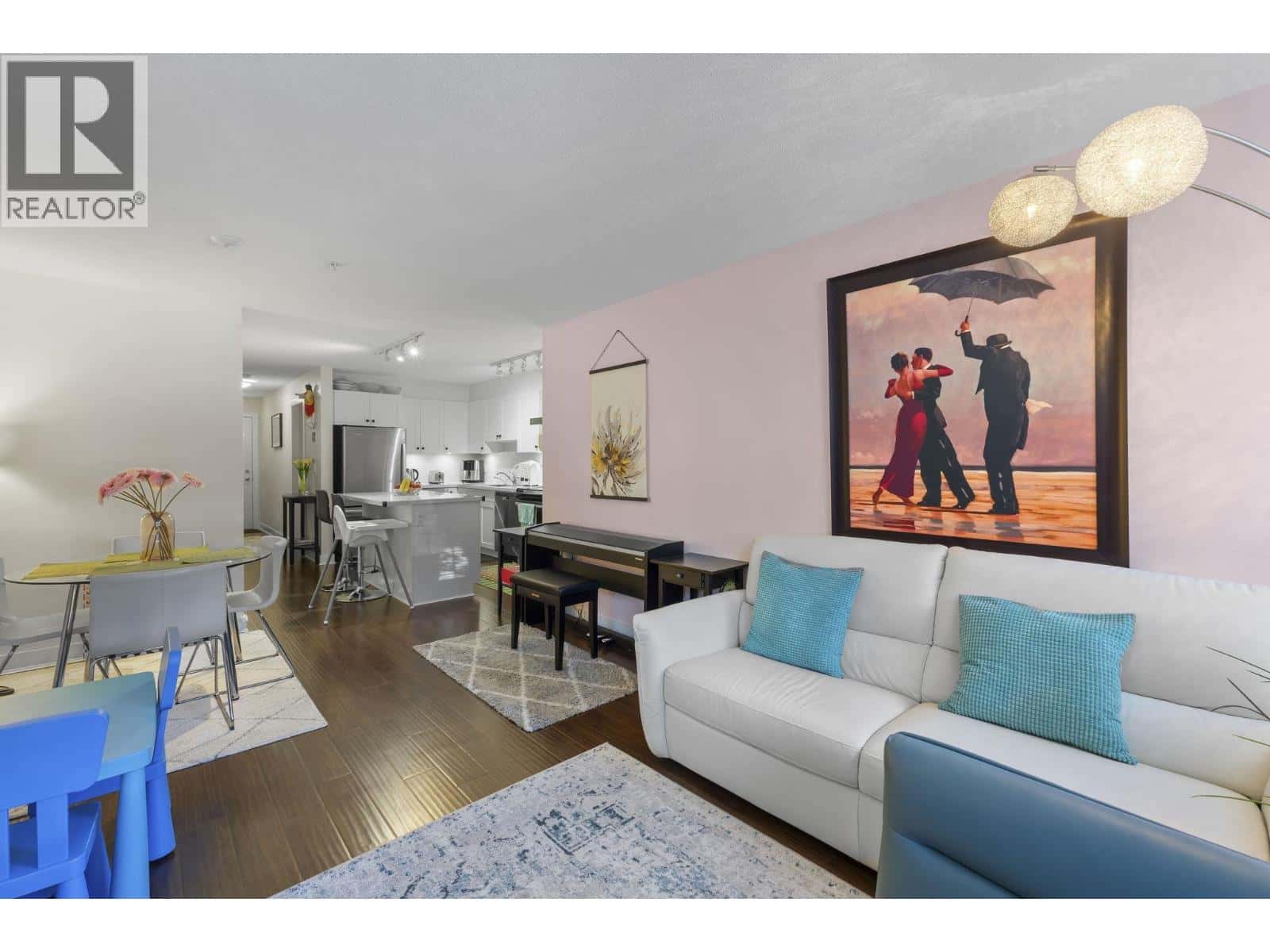 211 500 ROYAL AVENUE — New Westminster, British Columbia - Photo 5 of 28