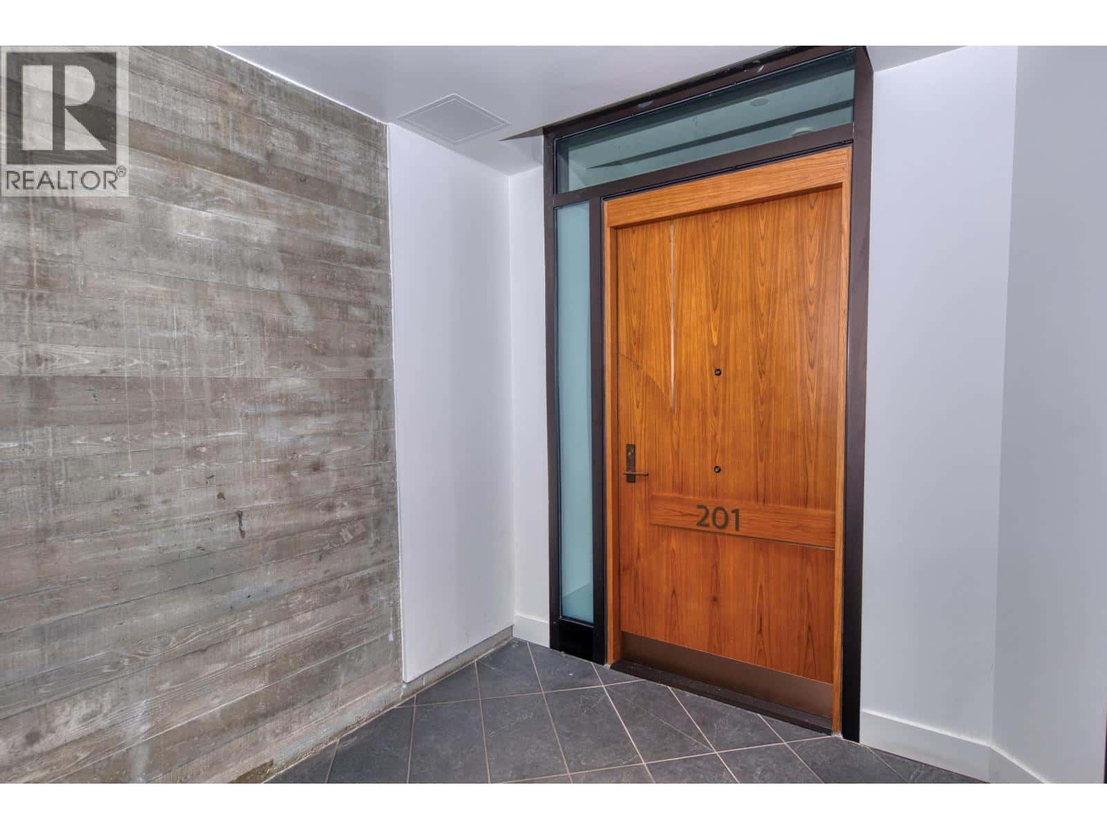 201 6707 NELSON AVENUE — West Vancouver, British Columbia - Photo 3 of 36