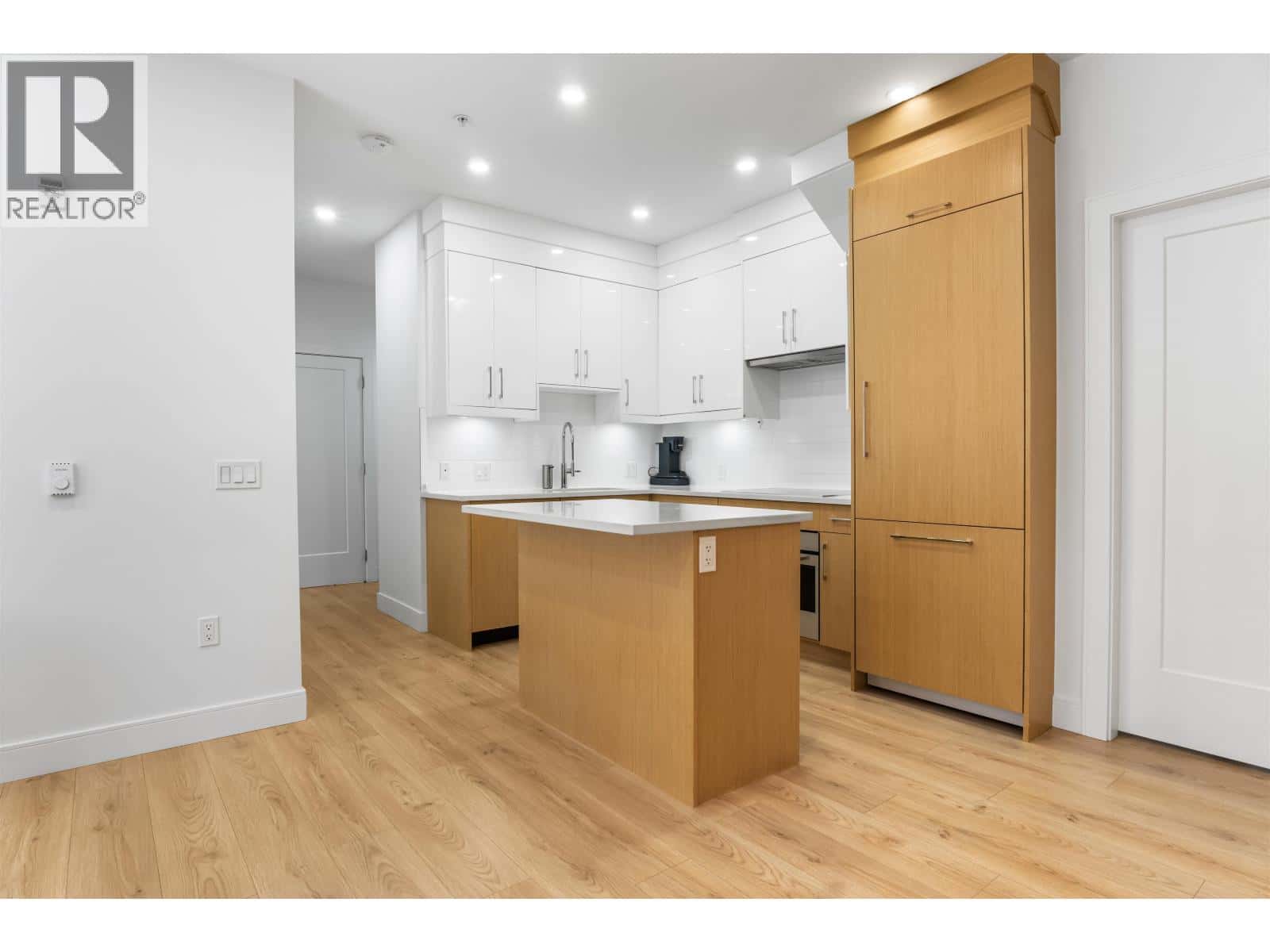 106 7131 17TH AVENUE — Burnaby, British Columbia - Photo 5 of 32